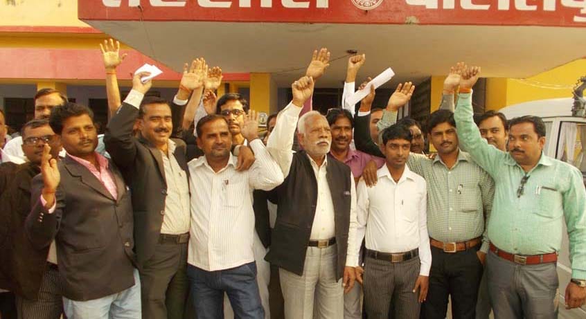 Bisalpur performance against the police, lawyers 