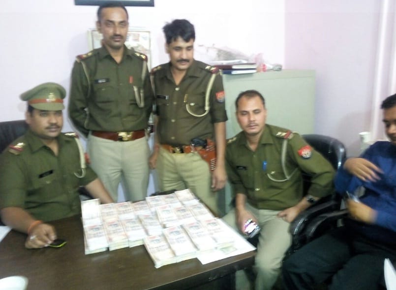 Meerut police caught 40 lac cash