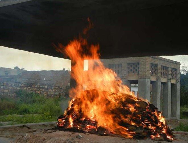 woman got husband dead body by giving mangalsutra
