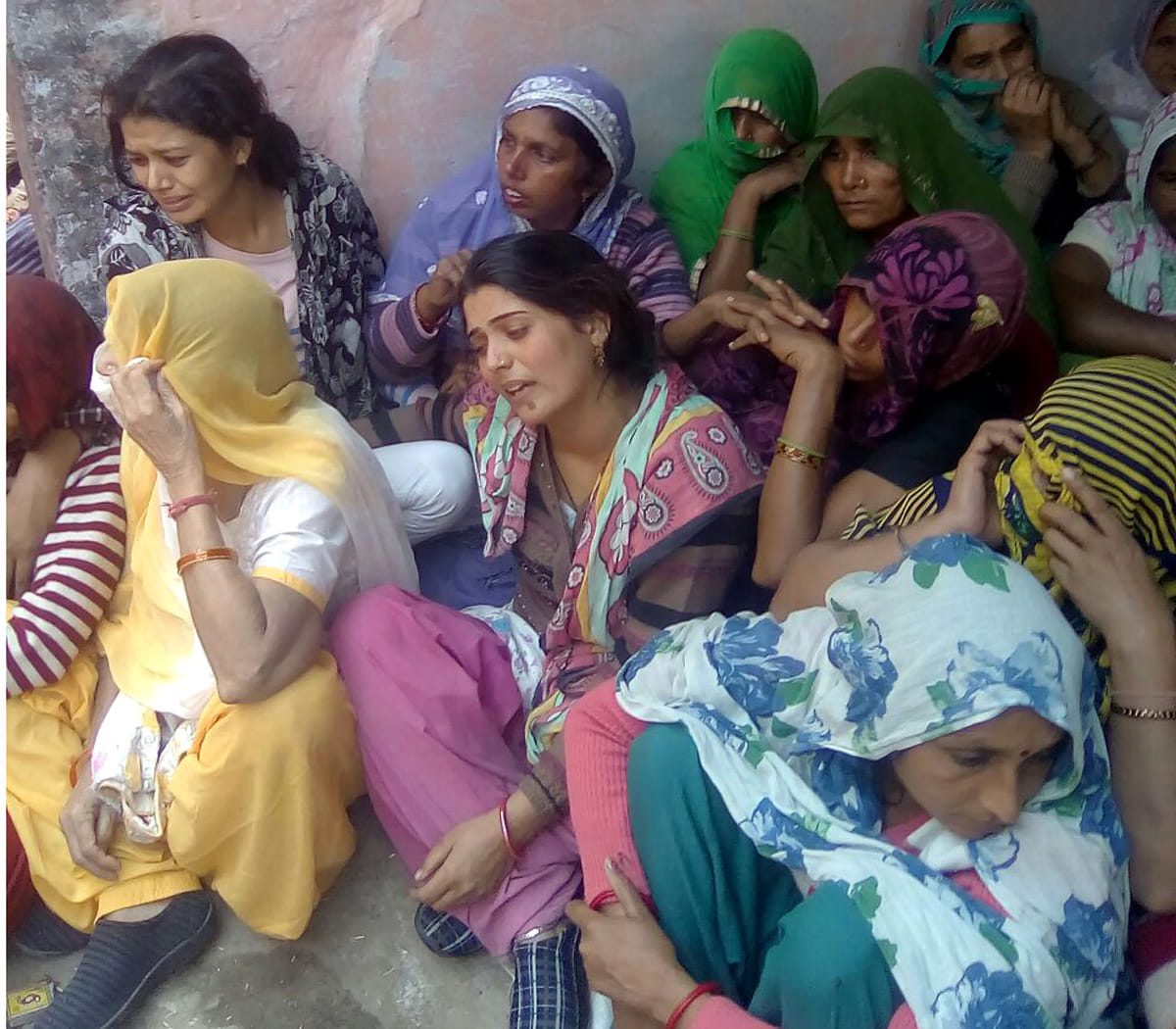 The treatment did not see the old, died while being taken to Delhi