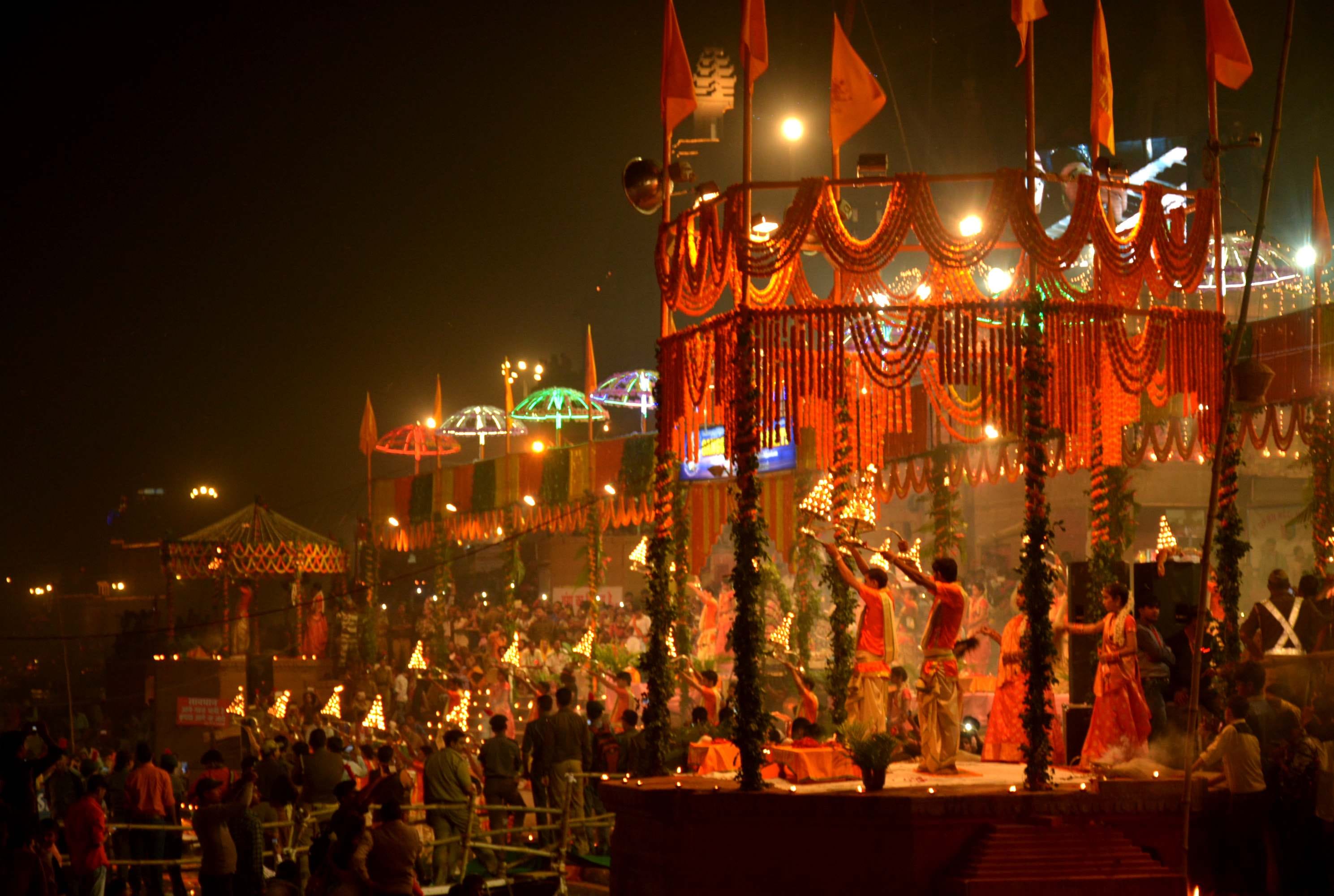 Chandra grahan 2019 : Ganga aarti timing change due to sootak in varanasi