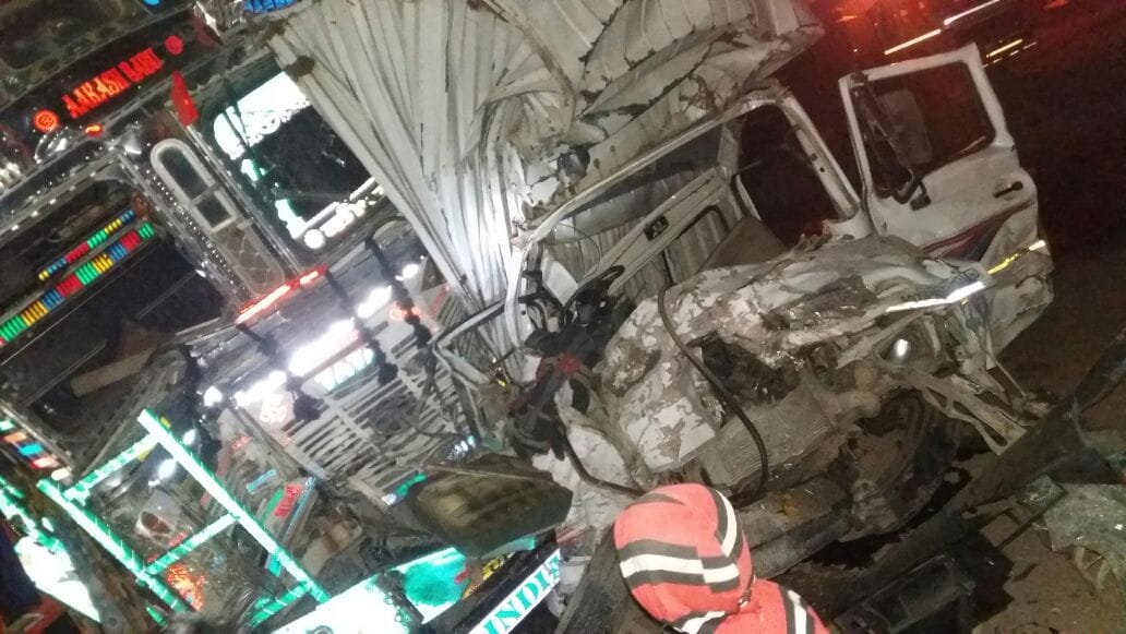 Driver in the collision of two vehicles, the helper serious