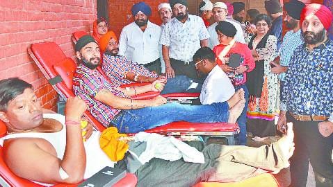 Guru Purnima by Sraddhaluaen By giving blood Mahadan