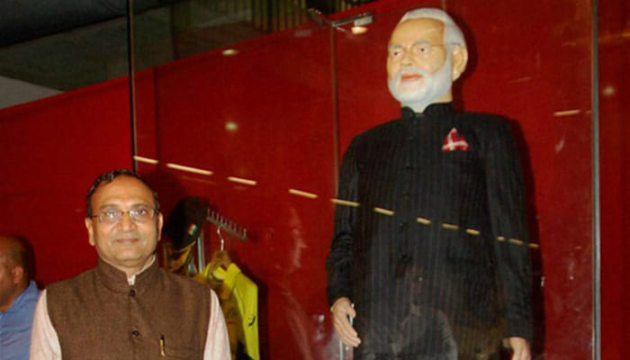 Lalji patel gave his 6000 crore rupees to govt to exchange with penalty