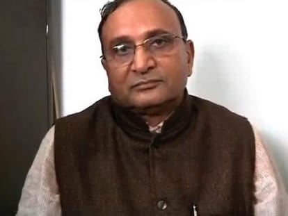 Lalji patel gave his 6000 crore rupees to govt to exchange with penalty