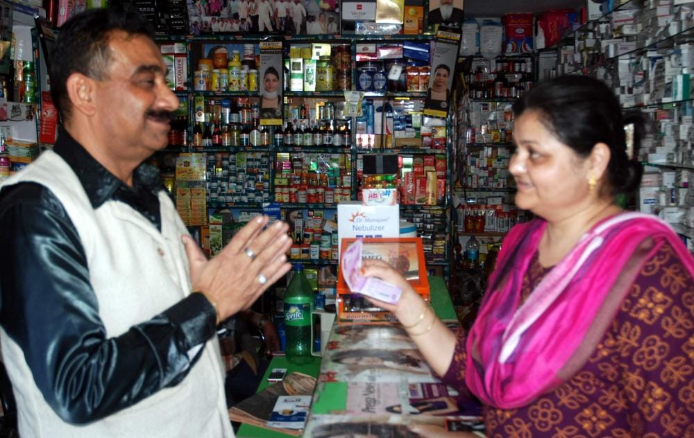 2000 note hard to use in market