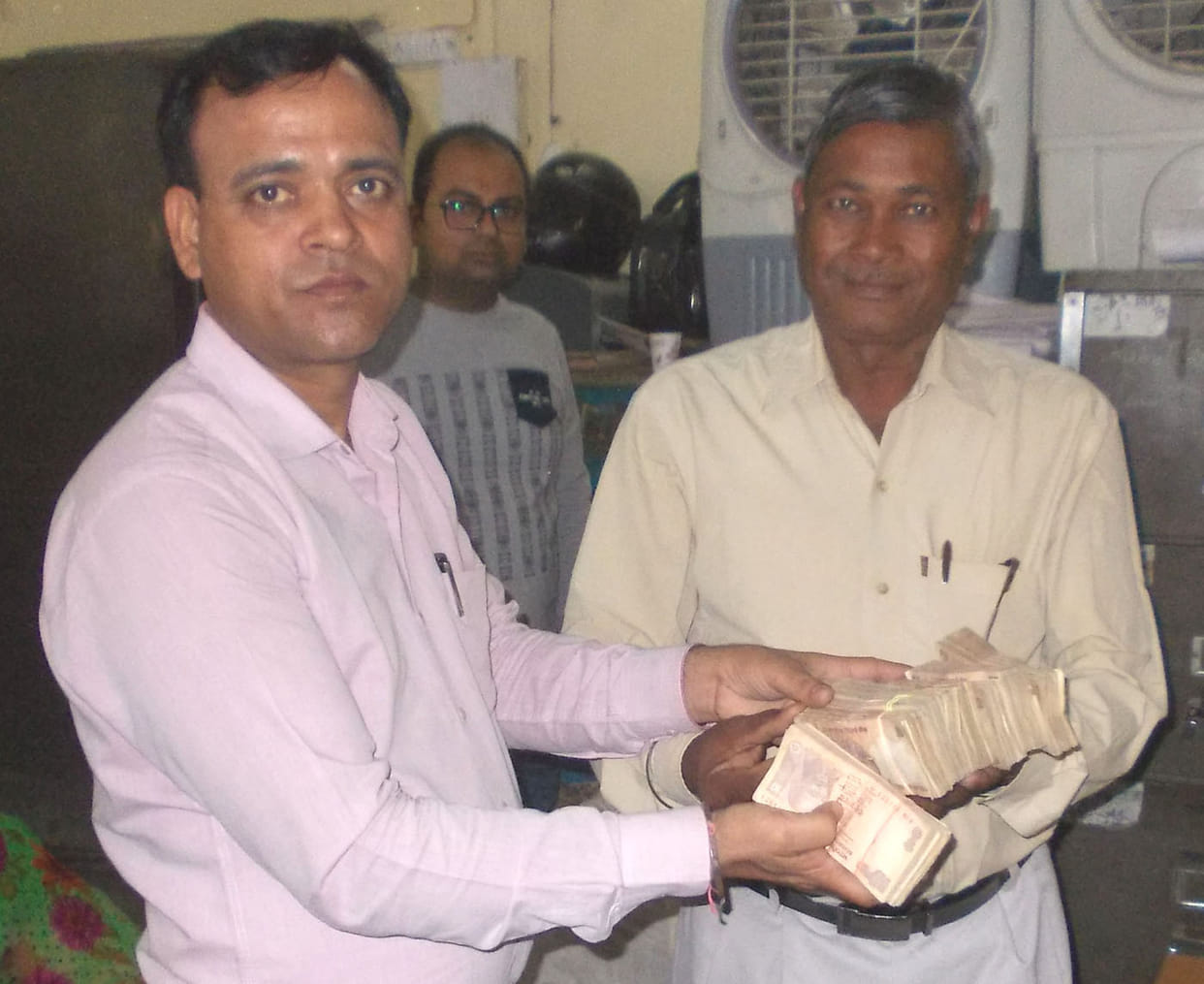 10-10 of the former military provided Rs 10 note deposits