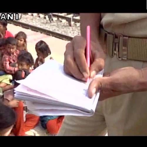 Policeman Praveen Kumar turns 'teacher' for children working as rag pickers in Gaya