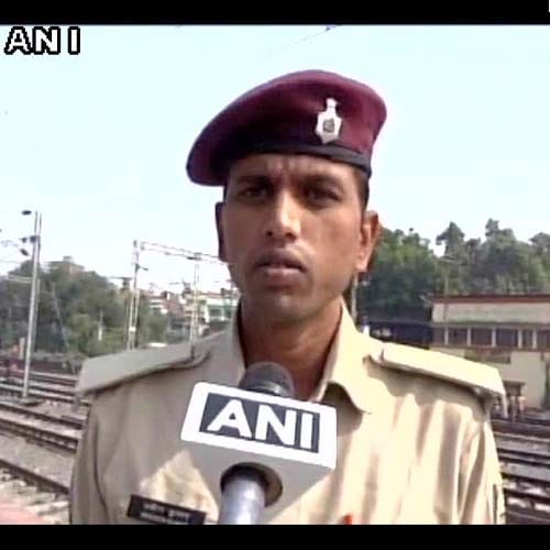 Policeman Praveen Kumar turns 'teacher' for children working as rag pickers in Gaya