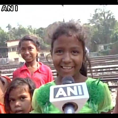 Policeman Praveen Kumar turns 'teacher' for children working as rag pickers in Gaya