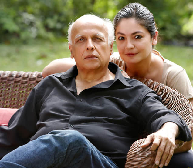 These photos of Pooja Bhatt kissing a stranger go viral