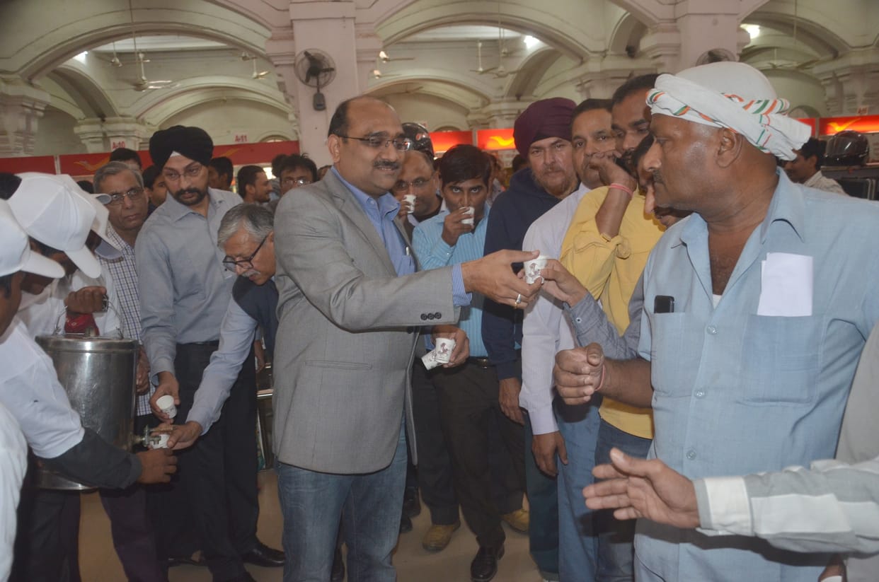 tea and snacks distribution to people outside banks