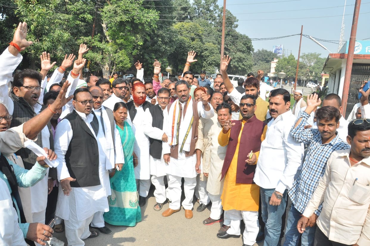 Protest of samajwadi party's members