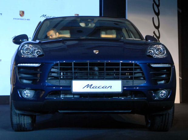 porche makan r 4 launch in india,at priced 76.84 lakh 