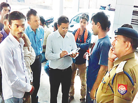 Heart attack death of a worker who had come to deposit Rs