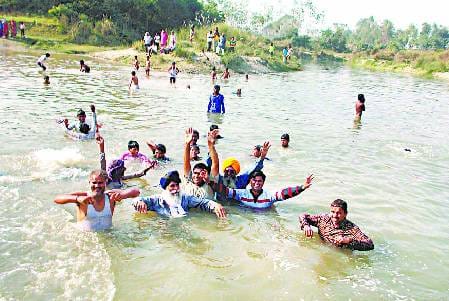 The people of the dam led to Knkpuri