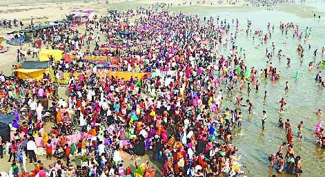 Thousands of devotees in Ramganga Caused by the plunge of faith