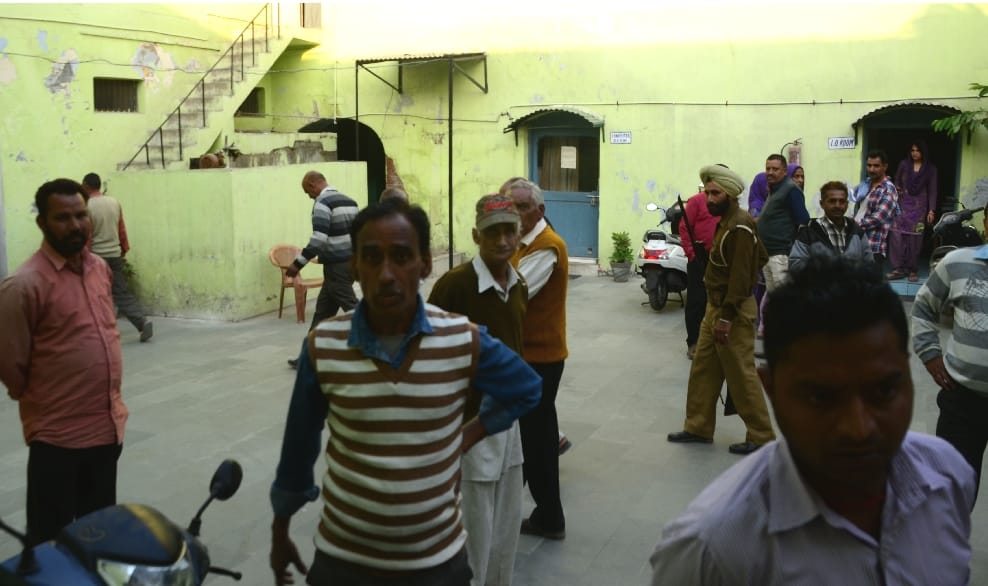 Fight in Two Group at Una, Seven injured.