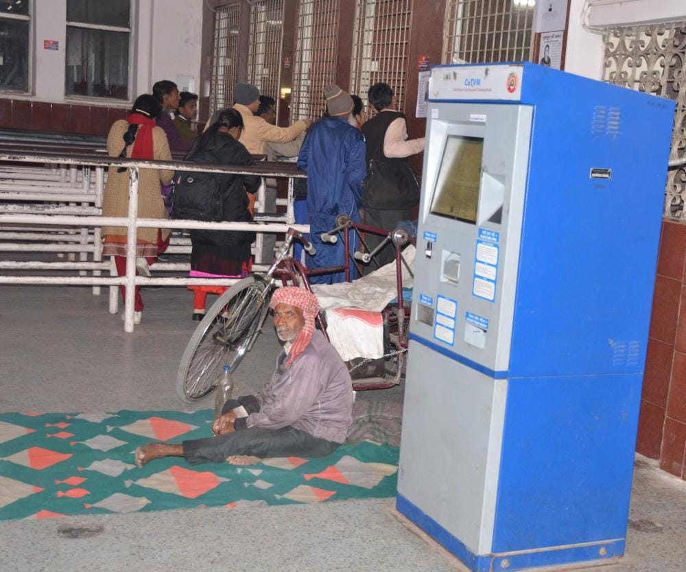 vending machine showpiece in railway station