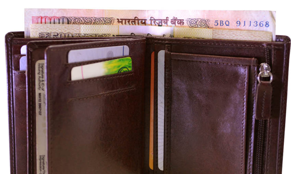 Vastu tips for money these things should not be kept in purse