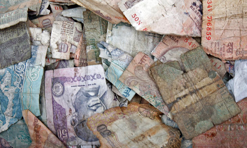 Stealing wallets full of old jewelry in Tempo