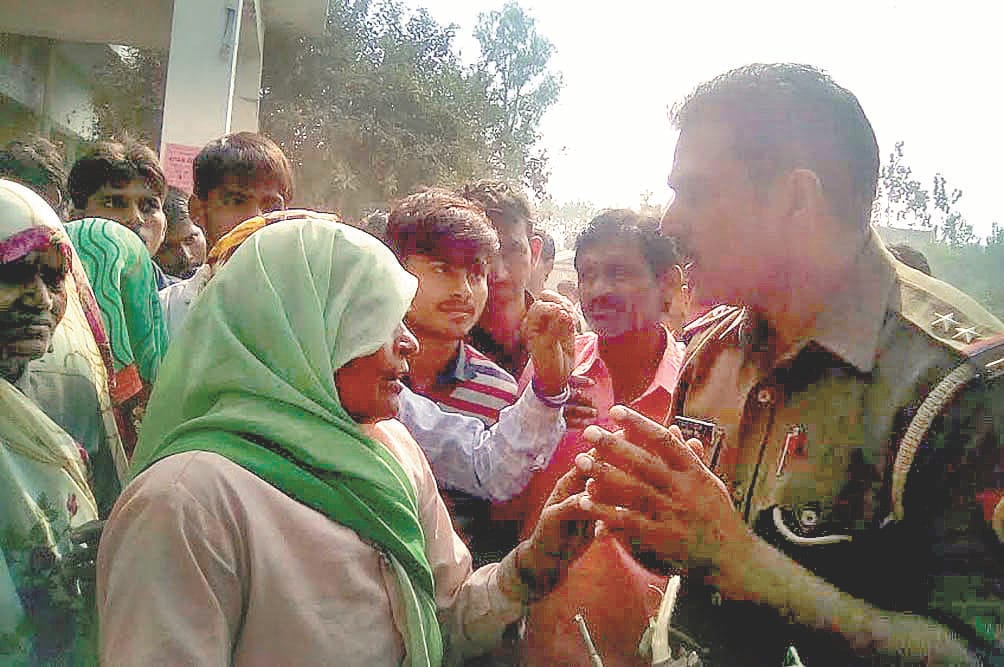 women set liqour shop on fire
