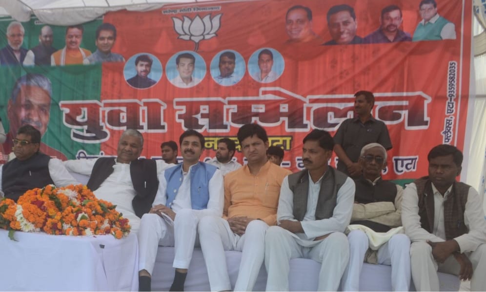 yuva sammelan mein goonja jahareelee sharaab kaand ka mudda