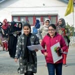 बोर्ड परीक्षा के दौरान छात्राएं