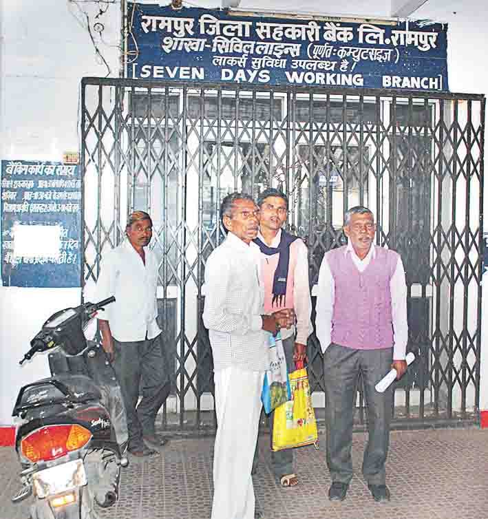 commotion at dcb for not changeing notes