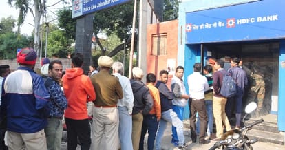 Broke glass of the atm to withdraw cash in jalandhar punjab