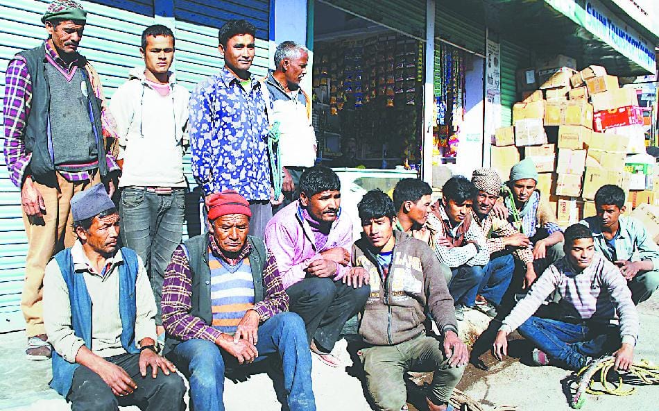Workers before eating, drinking crisis