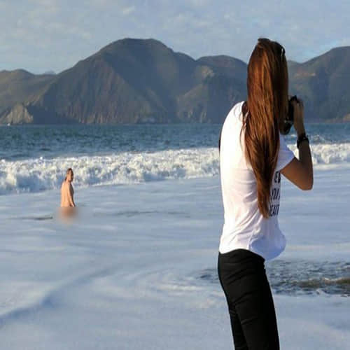 Naked man photobombs pregnancy photoshoot