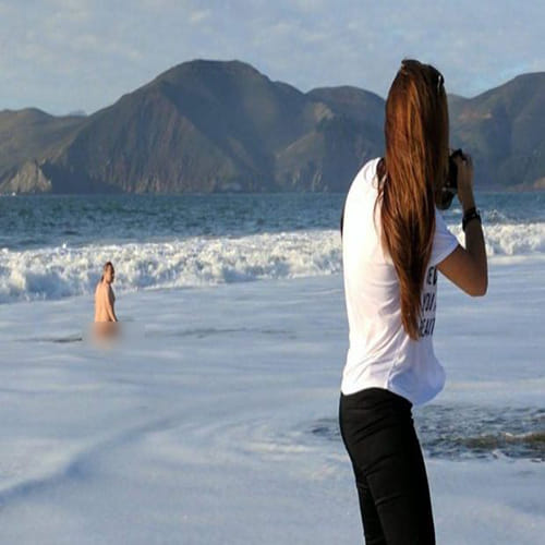 Naked man photobombs pregnancy photoshoot