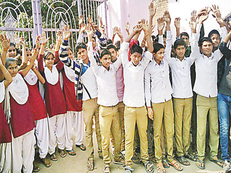 Angry students from more commotion recovery fees