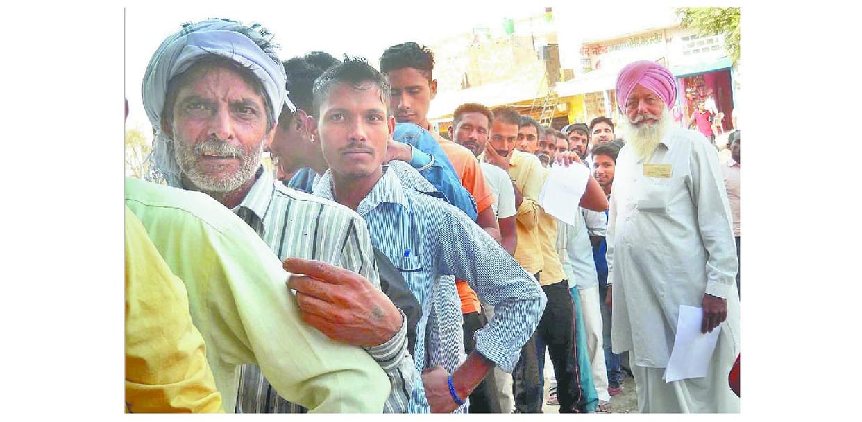 currency, money, note, bank, deposit, kaithal, haryana, people