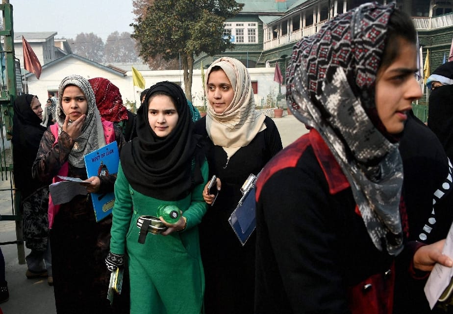 TIGHT SLAP ON SEPRATISM BY THE STUDENTS OF KASHMIR