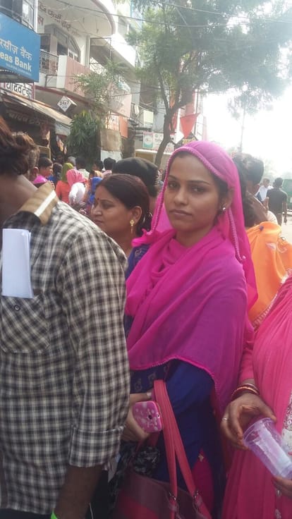 lucknow girl in bank queue before engagement