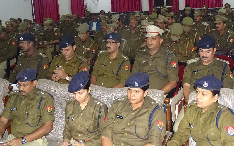lucknow ssp manzil saini scolds cop in crime meeting