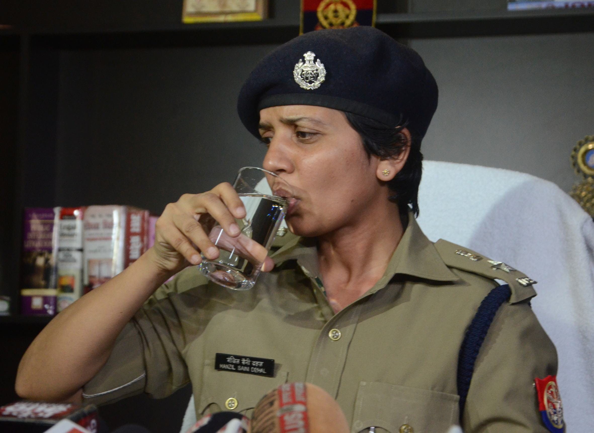 lucknow ssp manzil saini scolds cop in crime meeting