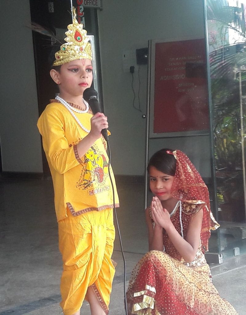 Marie won the fancy dress competition Manya