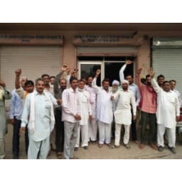 Refused to give Khaad Beej, due to old currency, Sirsa