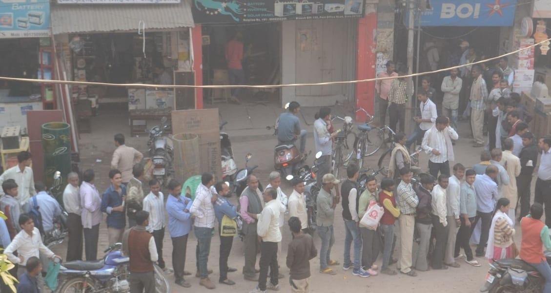 vasundhara esabeeaee shaakha mein hangaama, pulis ne khadeda