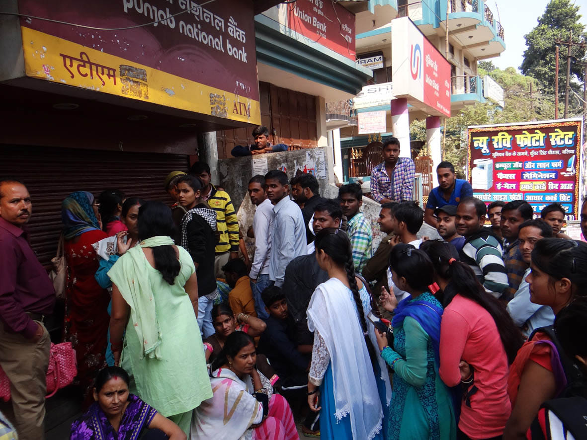 badh rahi katar ghat raha sabra