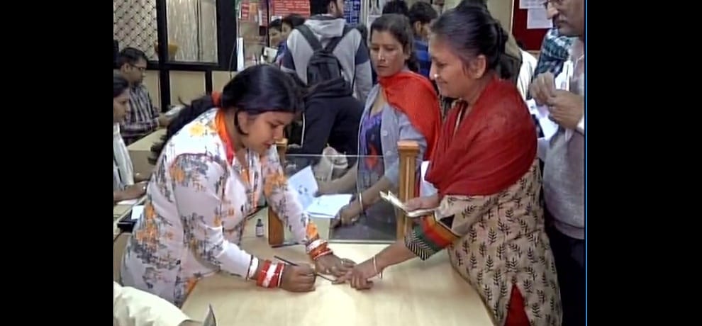 4 questions that are being raised for using indelible ink for money exchange in bank