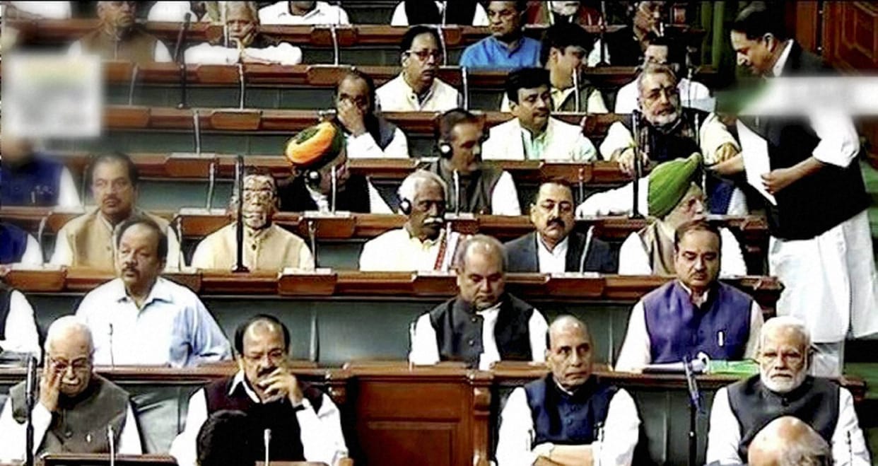 Rural women are going to hit a pinch roller on Notbandi 