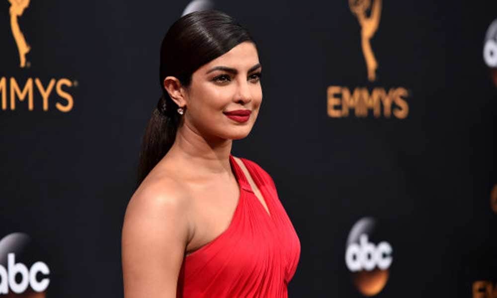 Bold Lipstick Of Priyanka Chopra