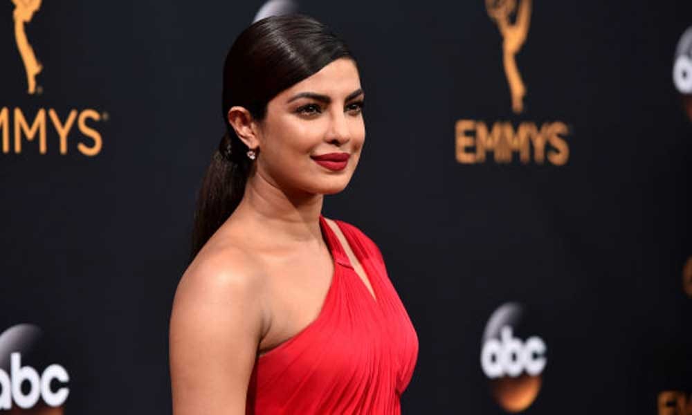 Bold Lipstick Of Priyanka Chopra