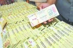 बैंक में जमा कराने के लिए पहुंचाए गए नोट। 