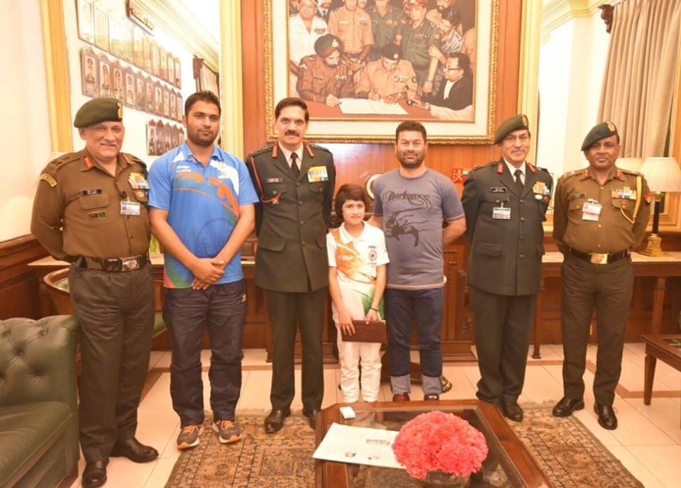 kashmiri girl won gold madel in boxing honored by army chief 