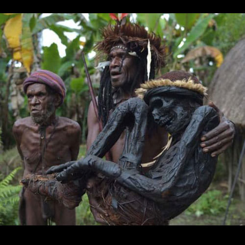 Dani Tribe In Papua New Guninea Smokes Their Dead People To Preserve